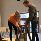 De drie jongste collega's luidden de eeuwklok van de vrijeschool