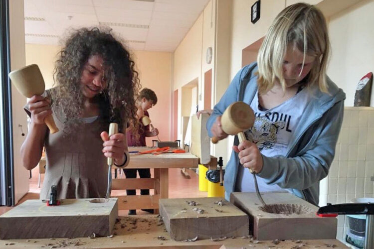 Kairos College: leerlingen zijn bezig met houtbewerking